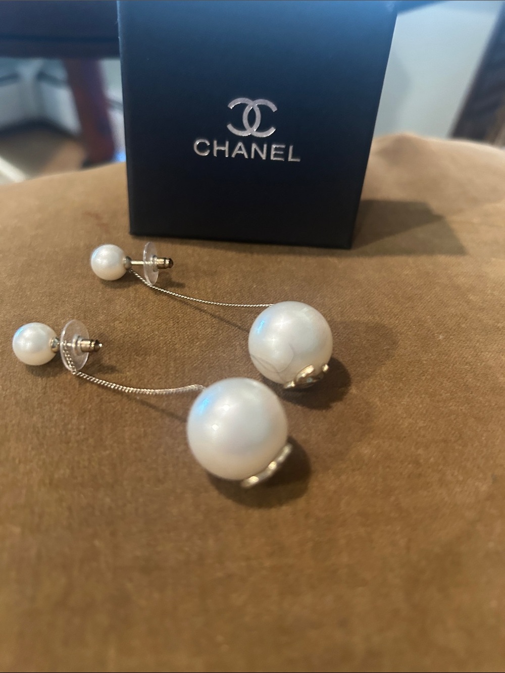 CHANEL White Pearl Double-Sided Drop Earrings with Silver Chains